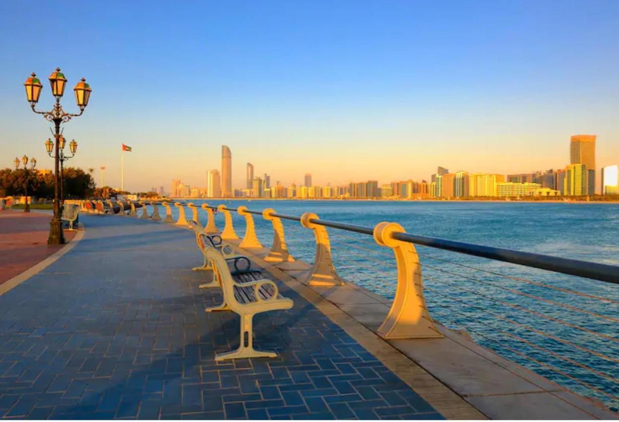 Corniche Street - Stunning Room Abu Dhabi Bagian luar foto