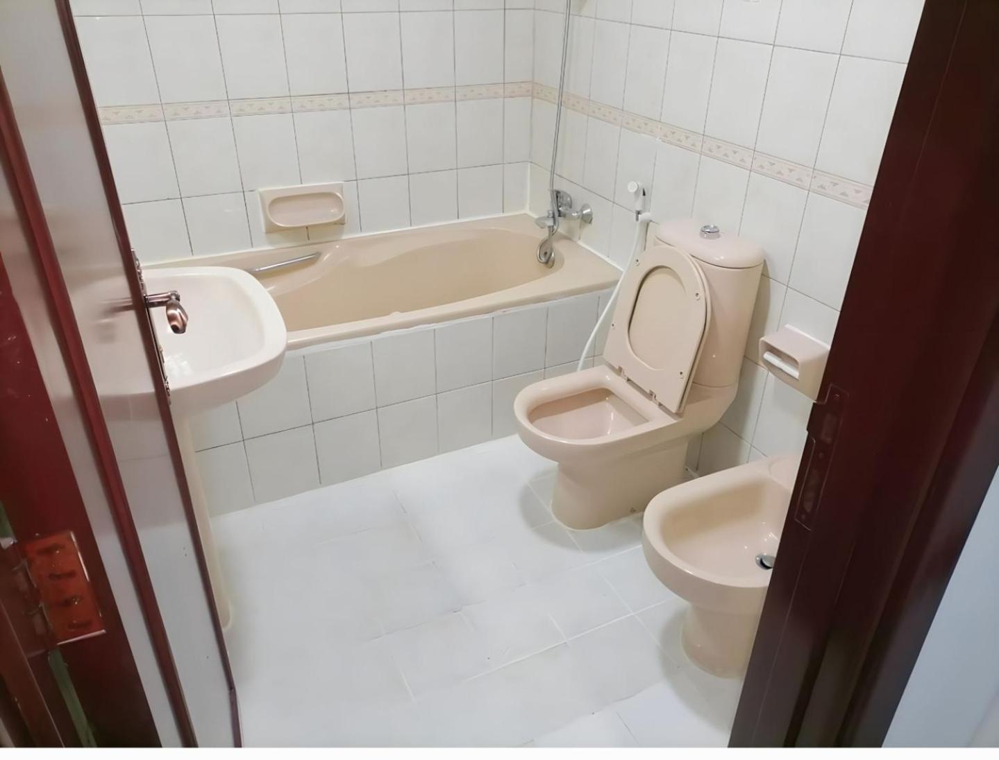 Corniche Street - Stunning Room Abu Dhabi Bagian luar foto